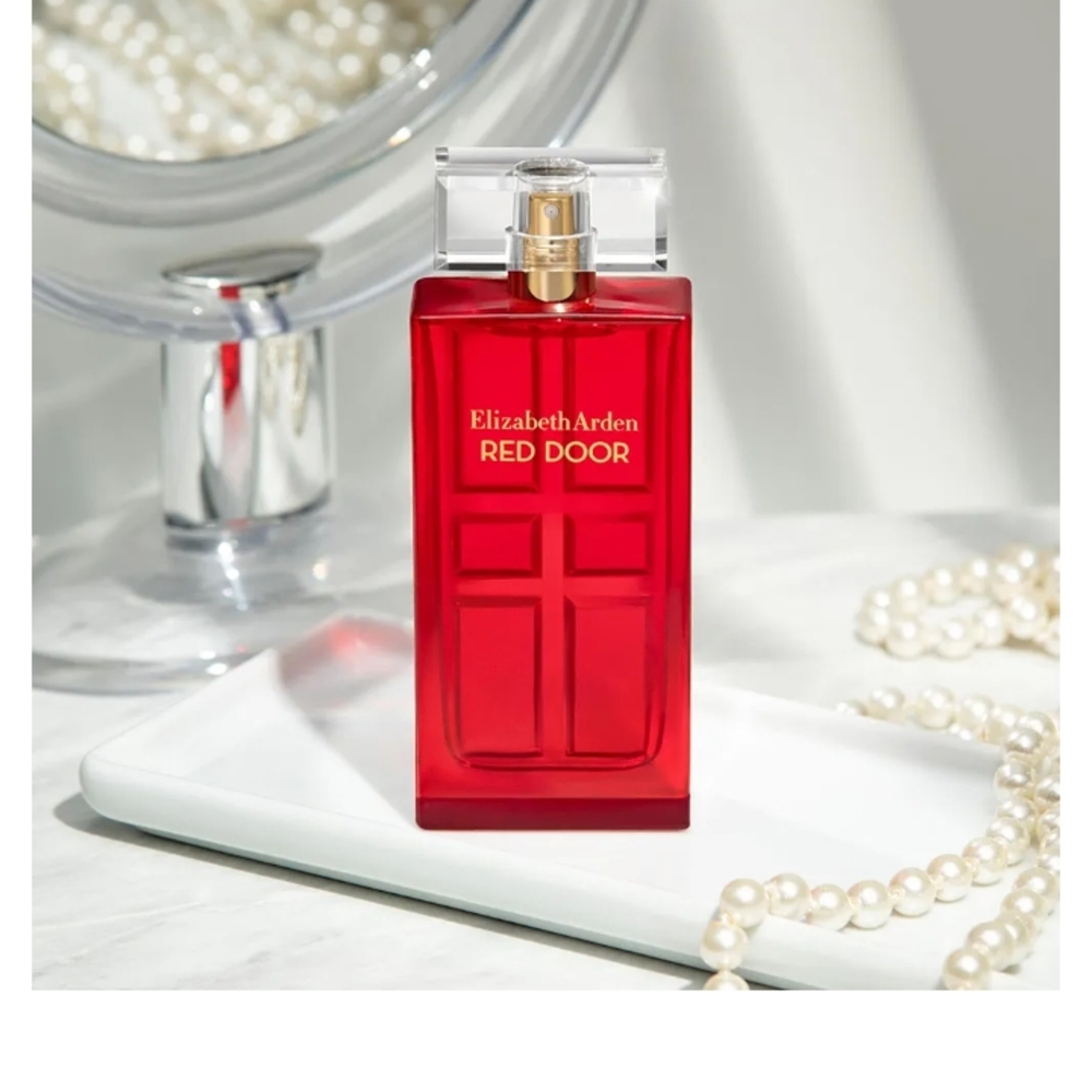 NEW! Elizabeth Arden Red Door Eau de Toilette Spray - 1 ounce. New in box.